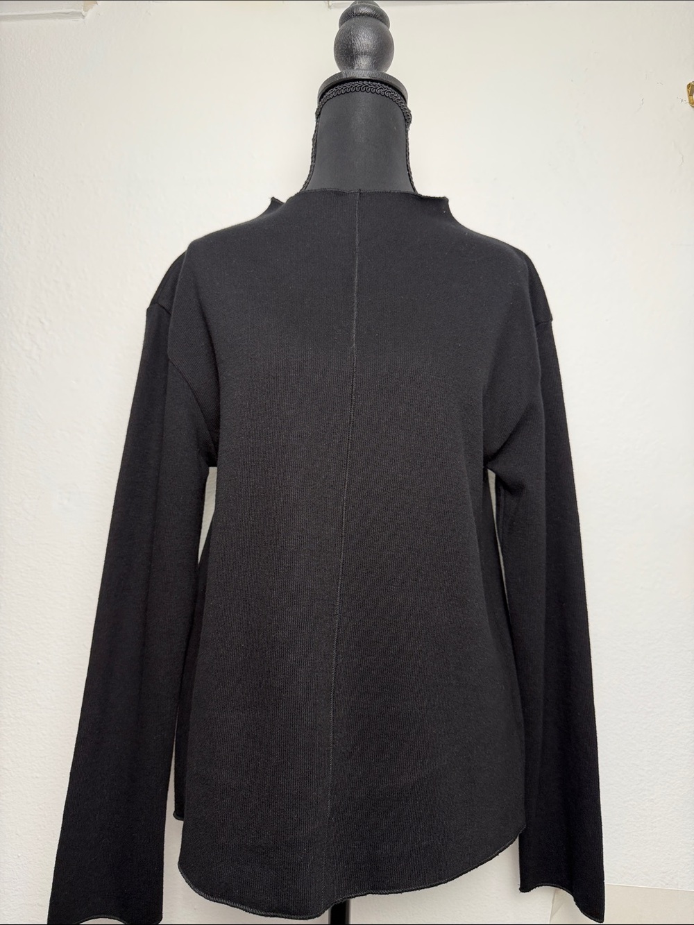 Zara women's Black Crewneck Sweater‎